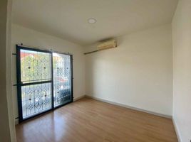 3 Bedroom Townhouse for sale at Nirun Ville 6, Bang Chalong, Bang Phli