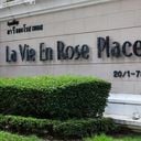 La Vie En Rose Place