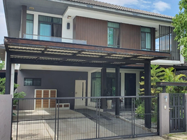 4 Bedroom Villa for sale at Manthana Onnut-Wongwaen 3, Dokmai