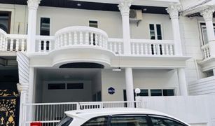Таунхаус, 4 спальни на продажу в Chong Nonsi, Бангкок Taweewattana Villa