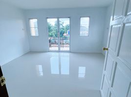 3 Bedroom Townhouse for sale in Phetchabun, Ban Noen, Lom Kao, Phetchabun