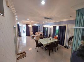 3 Bedroom Villa for rent at Leon Sukhumvit 62, Bang Chak