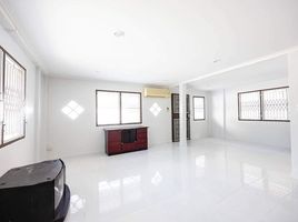 2 Bedroom Villa for rent in Namarak Hospital, Bang Kapi, Khlong Tan Nuea