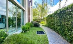 图片 2 of the Communal Garden Area at Hilltania Condominium