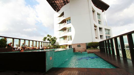 图片 1 of the Communal Pool at Urbana Langsuan