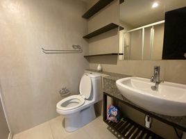 1 Bedroom Condo for sale at The Clover, Khlong Tan Nuea, Watthana