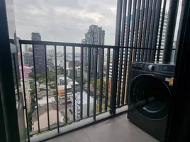 1 спален Кондо в аренду в Maru Ekkamai 2, Khlong Tan Nuea