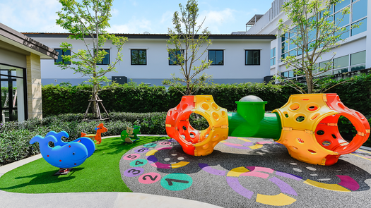 Фото 1 of the Outdoor Kids Zone at Unio Town Suanluang - Phatthanakan