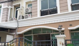 3 Bedrooms Townhouse for sale in Khlong Chan, Bangkok Saranpruek Village