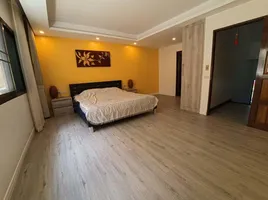 2 Schlafzimmer Reihenhaus zu vermieten im Beverly Hills, Patong, Kathu, Phuket, Thailand