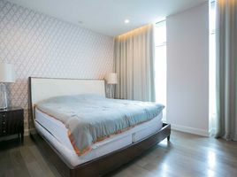 2 Bedroom Apartment for sale at Oriental Residence Bangkok, Lumphini