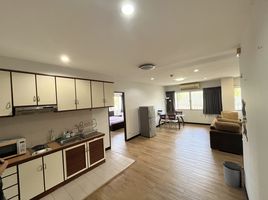 1 спален Кондо в аренду в Baan C.K. Apartment, Chong Nonsi