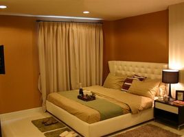 1 Bedroom Condo for rent at Tonson Court (Leasehold), Lumphini