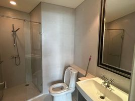 2 Bedroom Condo for rent at Watermark Chaophraya, Bang Lamphu Lang