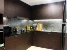 2 спален Кондо в аренду в Ploenruedee Residence, Lumphini