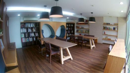 图片 1 of the Library / Reading Room at U Delight at Jatujak Station