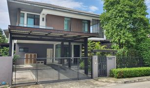 4 Bedrooms House for sale in Dokmai, Bangkok Manthana Onnut-Wongwaen 3