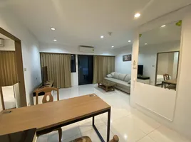 1 Schlafzimmer Appartement zu vermieten im Saranjai Mansion, Khlong Toei