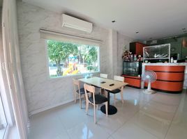 6 Bedroom Townhouse for sale in Bangkok, Lat Krabang, Bangkok