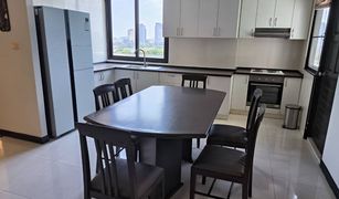 1 Bedroom Condo for sale in Khlong Toei, Bangkok Lake Green Condominium