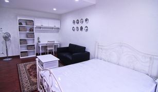 Bang Chak, ဘန်ကောက် Leon Sukhumvit 62 တွင် 4 အိပ်ခန်းများ တိုက်တန်း ရောင်းရန်အတွက်