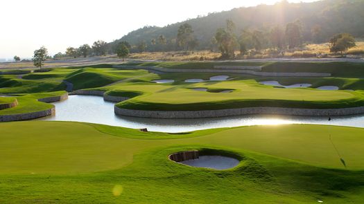 写真 1 of the Communal Garden Area at Black Mountain Golf Course