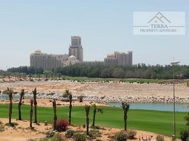 2 बेडरूम अपार्टमेंट for sale at Golf Apartments, Al Hamra Village