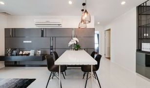 2 Bedrooms Condo for sale in Si Phraya, Bangkok The Surawong