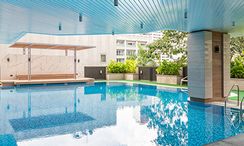 图片 2 of the 游泳池 at M Residence by Mahajak Apartment