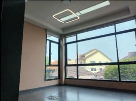 400 SqM Office for rent in Watthana, Bangkok, Phra Khanong Nuea, Watthana