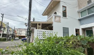 3 Bedrooms Townhouse for sale in Talat Nuea, Phuket 