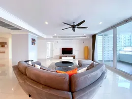 3 Bedroom Apartment for sale at Kallista Mansion, Khlong Toei Nuea