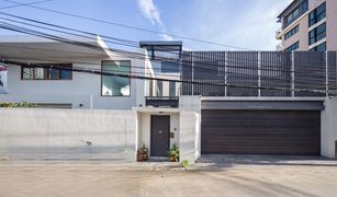 5 Bedrooms House for sale in Chomphon, Bangkok 