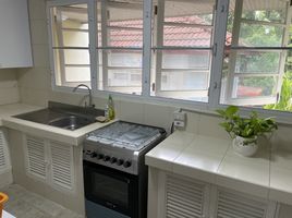 3 Schlafzimmer Appartement zu vermieten im Mukda Mansion, Khlong Tan Nuea