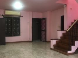 3 Schlafzimmer Reihenhaus zu vermieten im Chomfah Warangkul Klong 2, Pracha Thipat, Thanyaburi