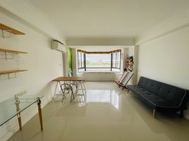 Studio Apartment for rent at Juldis River Mansion, Wat Sam Phraya, Phra Nakhon