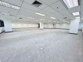 327.71 m² Office for rent at Ital Thai Tower, Bang Kapi, Huai Khwang, Bangkok