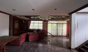 4 Bedrooms Townhouse for sale in Khlong Toei, Bangkok 
