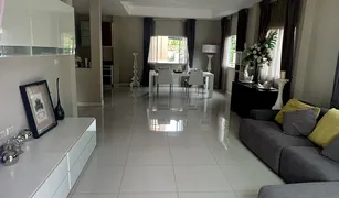 4 Bedrooms House for sale in O Ngoen, Bangkok Lanceo Watcharapol-Expressway