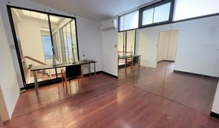 6 Bedrooms Townhouse for sale in Khlong Tan Nuea, Bangkok 