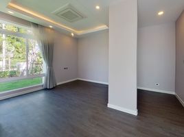 4 Schlafzimmer Villa zu verkaufen im Burasiri San Phi Suea, San Phisuea