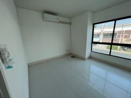 3 Schlafzimmer Reihenhaus zu vermieten im Baan Pruksa 83 Boromratchonnanee-Sai 5, Bang Toei, Sam Phran, Nakhon Pathom