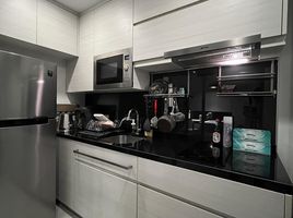 1 спален Кондо на продажу в The Room Sukhumvit 40, Phra Khanong