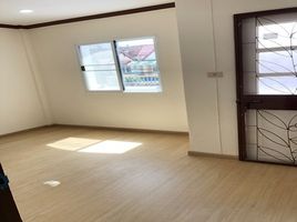2 Schlafzimmer Reihenhaus zu verkaufen im Chat Narong Place, Phraeksa