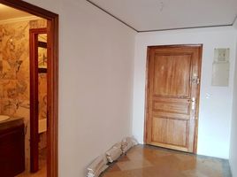 3 Schlafzimmer Appartement zu verkaufen im AFFAIRE DU MOIS : Spacieux Appartement rénové, à vendre 3 chambres avec terrasse dans une résidence de bon standing bien située sur Avenue Mohamed VI, Na Menara Gueliz