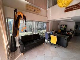 320 m² Office for rent in Charoen Nakorn BTS, Khlong Ton Sai, Khlong San