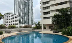 Photos 3 of the Communal Pool at D.S. Tower 1 Sukhumvit 33