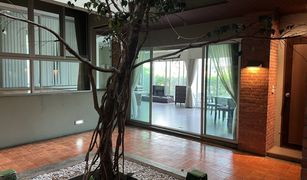 3 chambres Appartement a vendre à Khlong Toei, Bangkok Baan Rom Yen Ekkamai 2