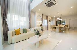 4 bedroom House for sale in Samut Prakan, Thailand