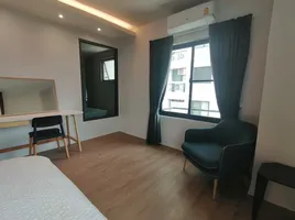 2 Schlafzimmer Appartement zu vermieten im Lily House , Khlong Toei Nuea